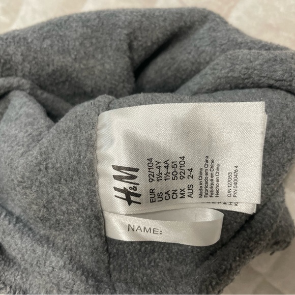 5/$15 Closet Sale! H & M Toddler Boys Grey Fleece Lined Hat with ear flaps - Picture 2 of 2